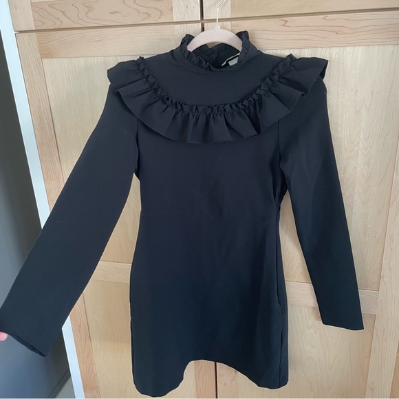 Stylish H&M LITTLE BLACK DRESS! - Picture 4 of 10